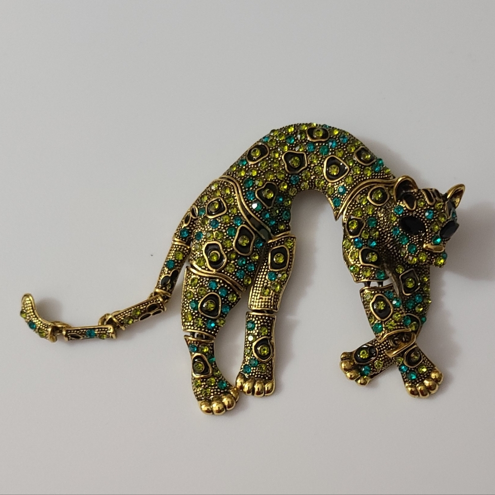 Vintage Leopard Brooch Articulated Green Turquoise Signed MW antiqued Gold Vtg